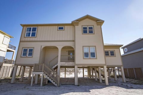 Sandy Castle Beach Home House in West Beach
