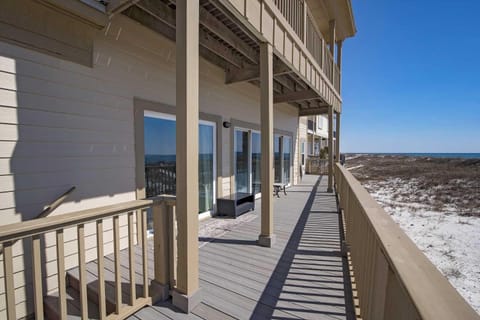 Sandy Castle Beach Home House in West Beach
