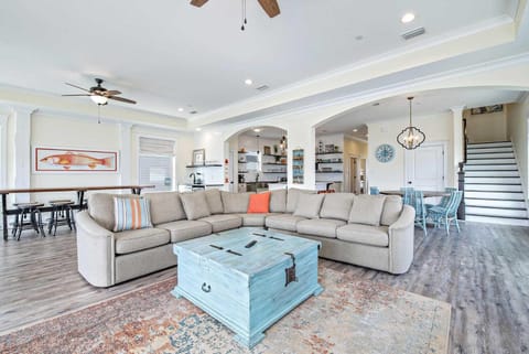 Nice N Breezy 12 bedroom House in West Beach