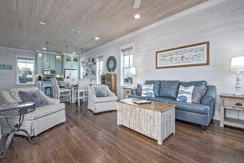 Crystal Paradise Cottage at Romar House in Orange Beach