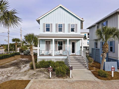 Crystal Paradise Cottage at Romar House in Orange Beach