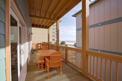 Breezyville Northeast Sun 12BR House in West Beach