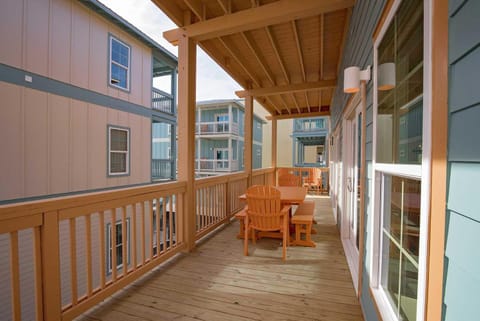 Breezyville Northeast Sun 12BR House in West Beach