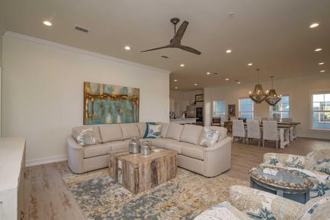 Breezyville Northwest Sky 12BR House in West Beach