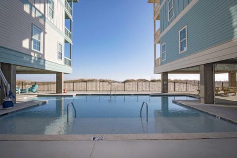 Breezyville Northwest Sky 12BR House in West Beach