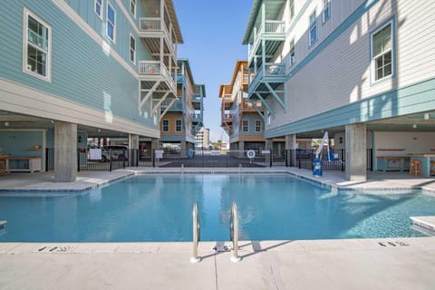 Breezyville Southeast Sand 12BR House in West Beach