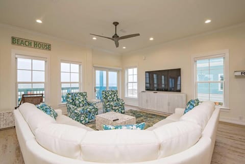 Breezyville Southeast Sand 12BR House in West Beach