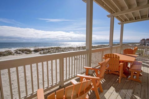 Breezyville Southwest Sea 12BR House in West Beach