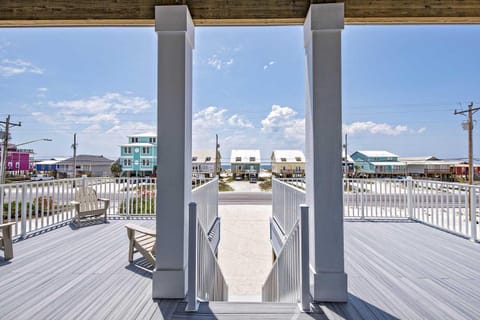 Zeke's Retreat House in West Beach