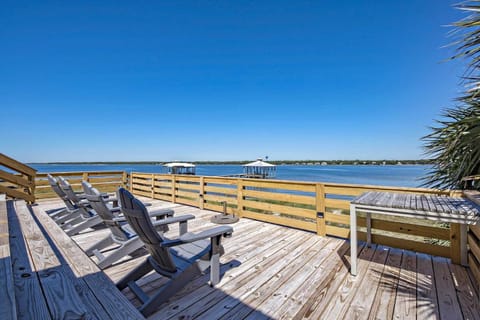Breezy Bungalow House in West Beach