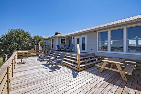 Breezy Bungalow House in West Beach