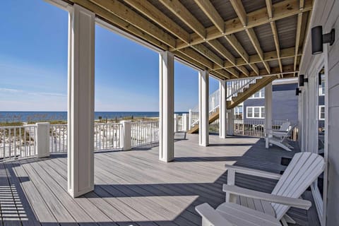 Ocean Awaits 1 House in West Beach
