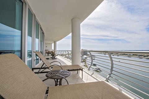 Bella Luna Penthouse 8 House in Ono Island