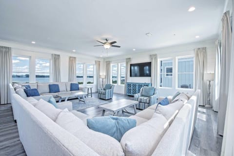 Sunset Oasis 10 Bedroom House in West Beach