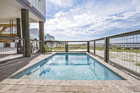 Over The Moon 5 Bedroom Lockout House in West Beach