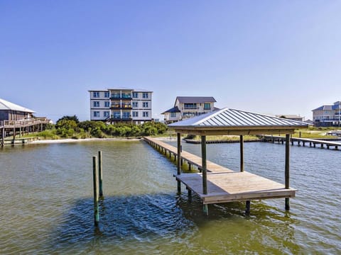 Black Tie Escape 10 Bedroom House in West Beach