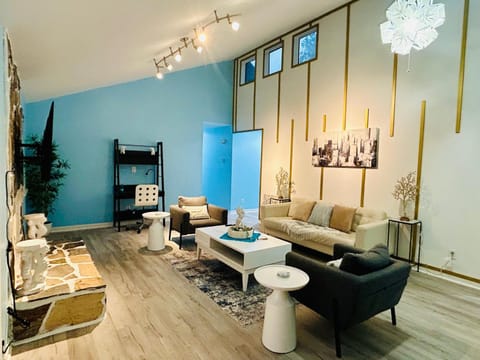 Communal lounge/ TV room, TV and multimedia, Living room, Seating area