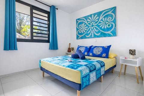 Bed, Photo of the whole room, Seating area, Bedroom, internet, towels