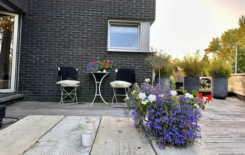 Balcony/Terrace, Garden view