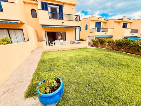 Property building, Spring, Day, Garden, Garden, Balcony/Terrace, Garden view