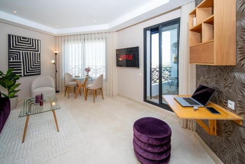 TV and multimedia, Balcony/Terrace, Living room, Seating area, Dining area