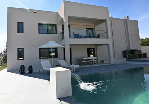 Property building, Pool view, Swimming pool, sunbed