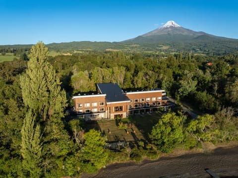 Property building, Nearby landmark, Day, Natural landscape, Bird's eye view, Mountain view