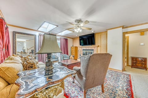 4 Mi to Ski Cloudcroft Family Escape with Fireplace House in Cloudcroft