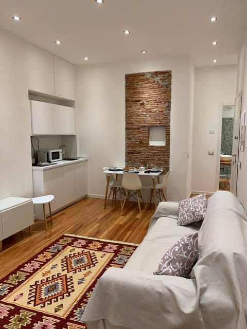 Kitchen or kitchenette, Seating area