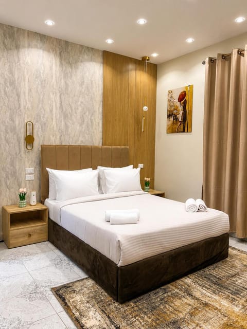 Bed, Bedroom, towels
