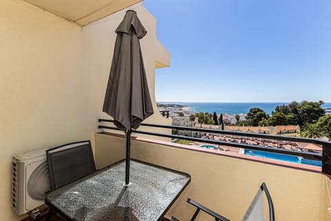 Natural landscape, View (from property/room), Balcony/Terrace, Dining area, Pool view, Sea view, Swimming pool