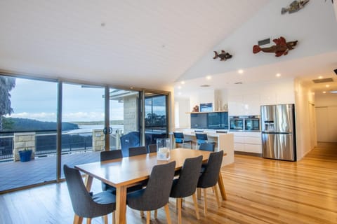 Natural landscape, Kitchen or kitchenette, Dining area
