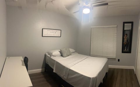 Cozy Haven with Premier Privacy 4 bedroom House in Orlando