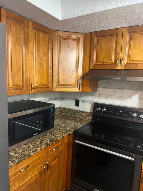 Cozy Haven with Premier Privacy 4 bedroom House in Orlando