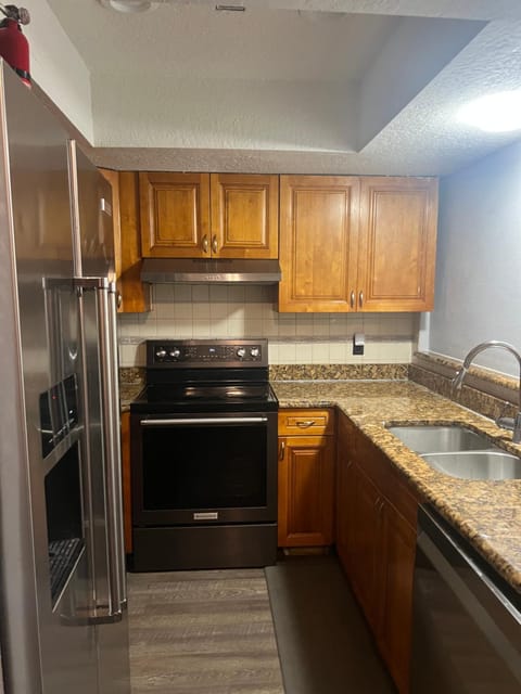 Cozy Haven with Premier Privacy 4 bedroom House in Orlando