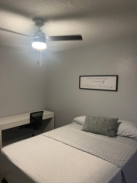 Cozy Haven with Premier Privacy 4 bedroom House in Orlando