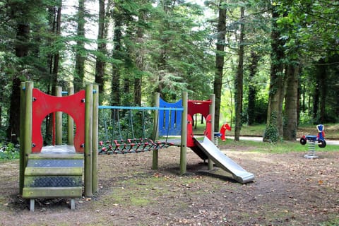 Children play ground, Area and facilities
