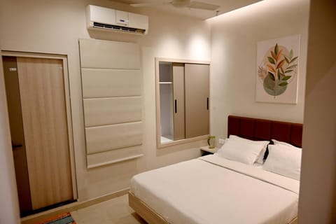 Bed, Photo of the whole room, Bedroom, wardrobe, air conditioner