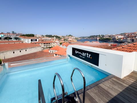 Day, Swimming pool