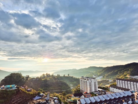 Bird's eye view, View (from property/room), View (from property/room), Balcony/Terrace, Balcony/Terrace, Landmark view, Landmark view, Mountain view, Mountain view, Street view, Street view, Quiet street view, VIP, VIP, VIP