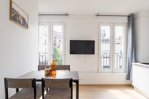 Clichy New Flat 15 Min from Paris , Ideal for 4 Guests Apartment in Clichy
