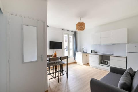 Clichy New Flat 15 Min from Paris , Ideal for 4 Guests Apartment in Clichy