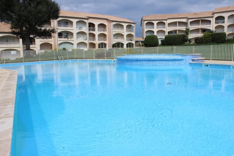 Facade/entrance, Swimming pool