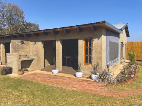 Property building, Day, Garden