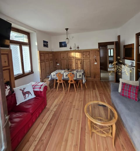 Appartamento 110mq Zona Terme posto auto privato Apartment in Bormio