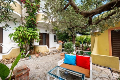 Flower Garden Villa Apartment in Ksamil
