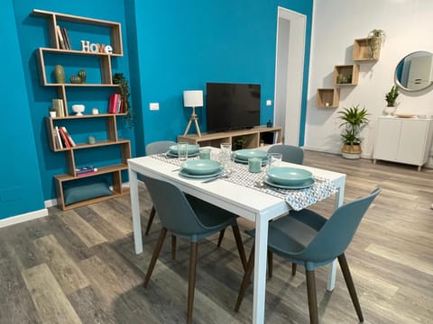 Communal lounge/ TV room, TV and multimedia, Living room, Dining area, internet