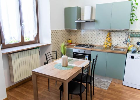 Kitchen or kitchenette, Communal kitchen
