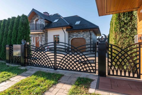Property building, Day, Garden, Garden view