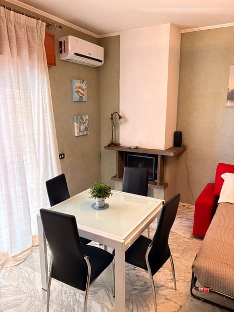 Living room, Dining area, fireplace